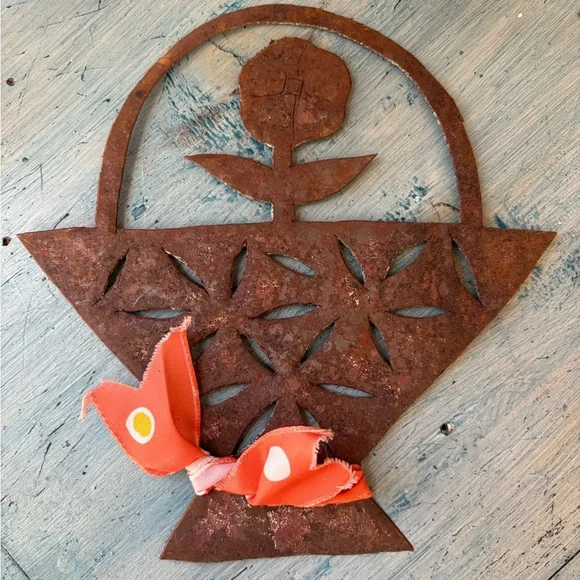 Rustic Metal Wall Decor Set - Heart, Pig, and Flower Basket - Picture 2 of 8